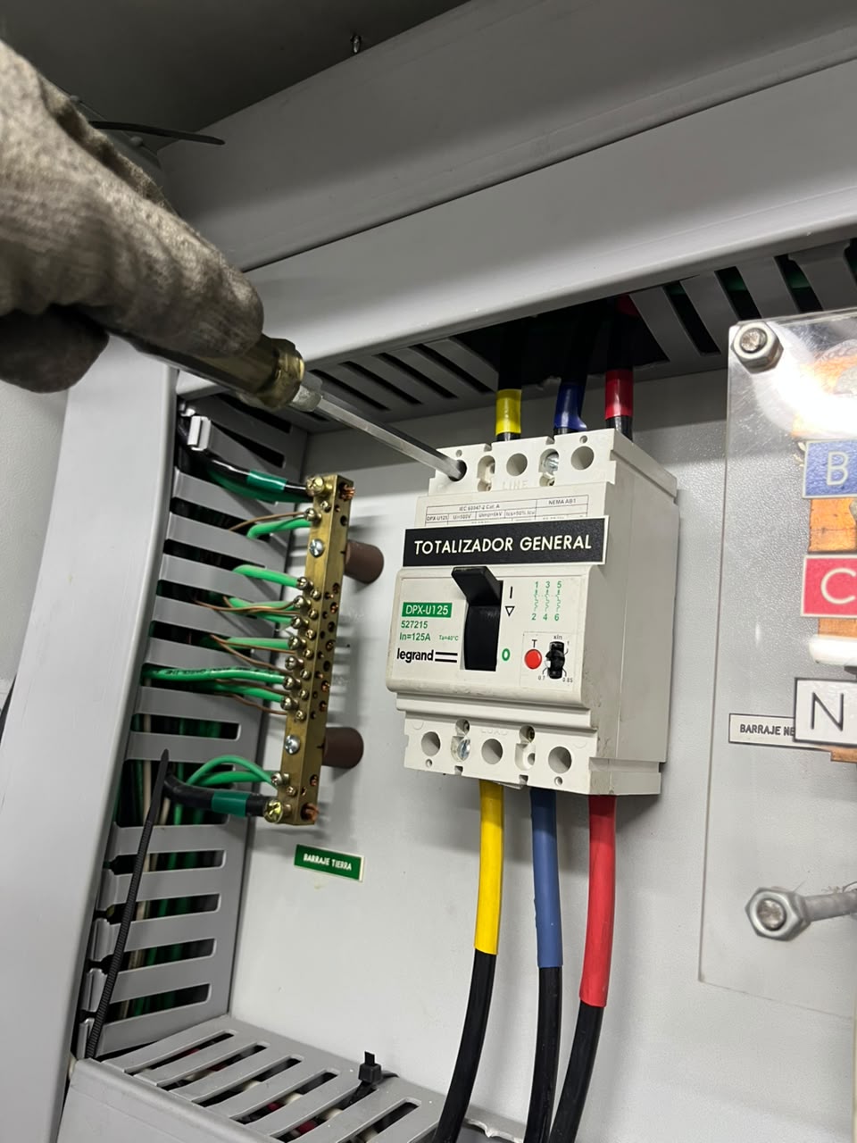 Termografía infrarroja tablero eléctrico industrial Valle del Cauca